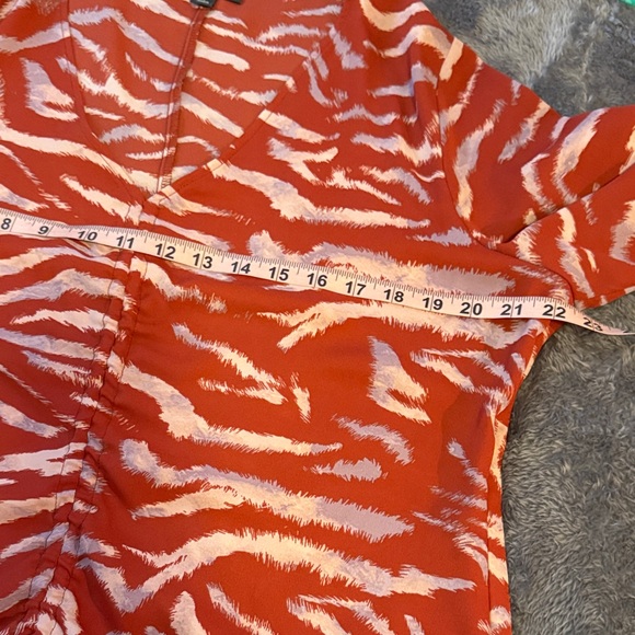 Bold elements cinched front blouse - Picture 8 of 10